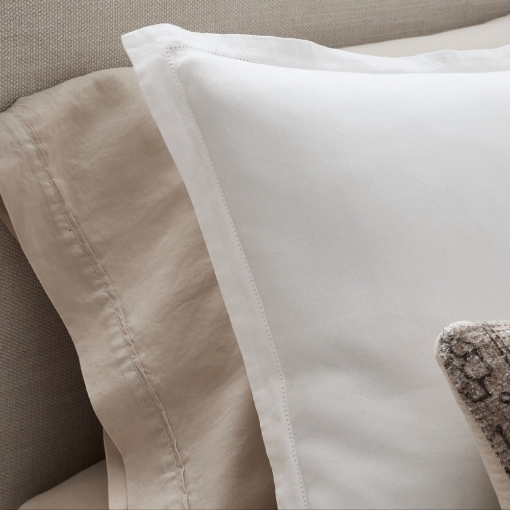 West Elm Signature TENCELtm Linen Sheet Set, King ,White, Retail Price $299.00US - Picture 4 of 16